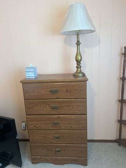 Dresser and lamp image