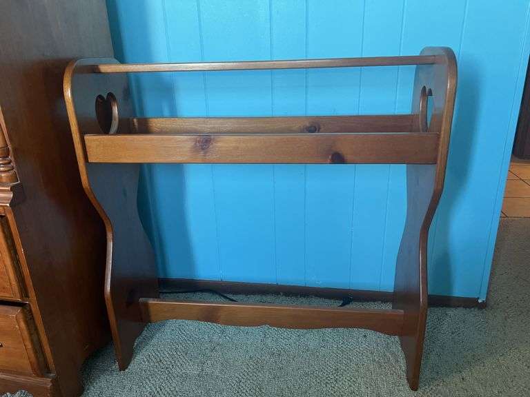 Quilt Rack 31.5"x32"x11" image