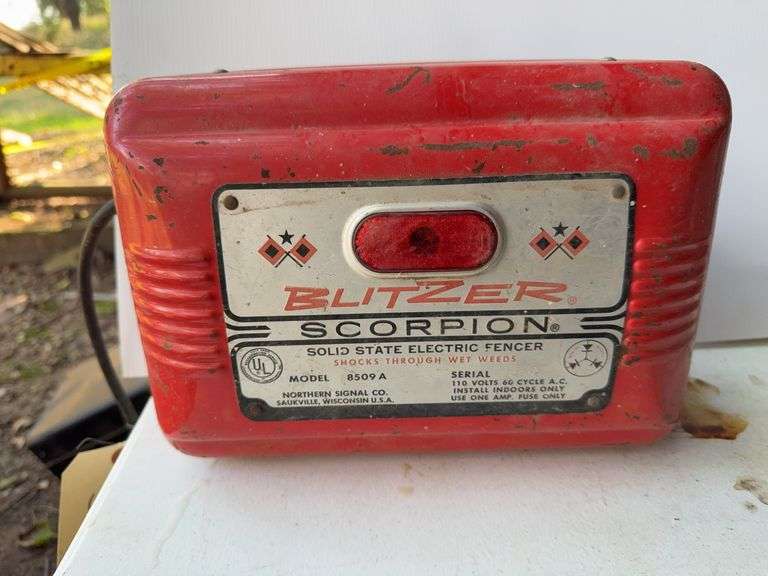 Blitzer Scorpion Solid State Electric Fence Charger image