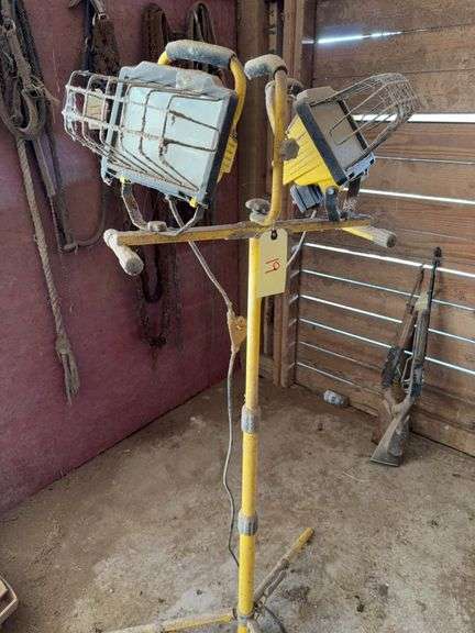 Adjustable Work Light with Stand image