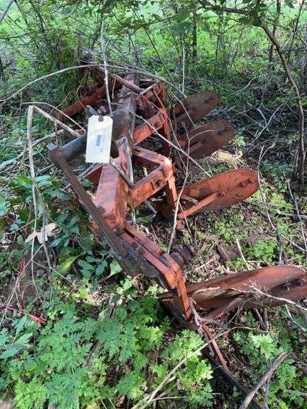Allis Chalmers 3-Bottom Plow image