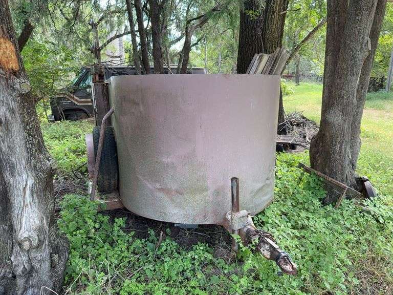 "Modified" Horse Trailer with dropdown ramp and swinging gate image