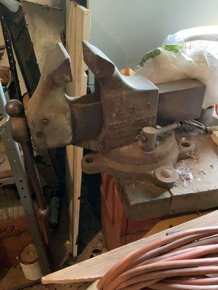 Reed MFG Co No. 214 R Bench Vise image