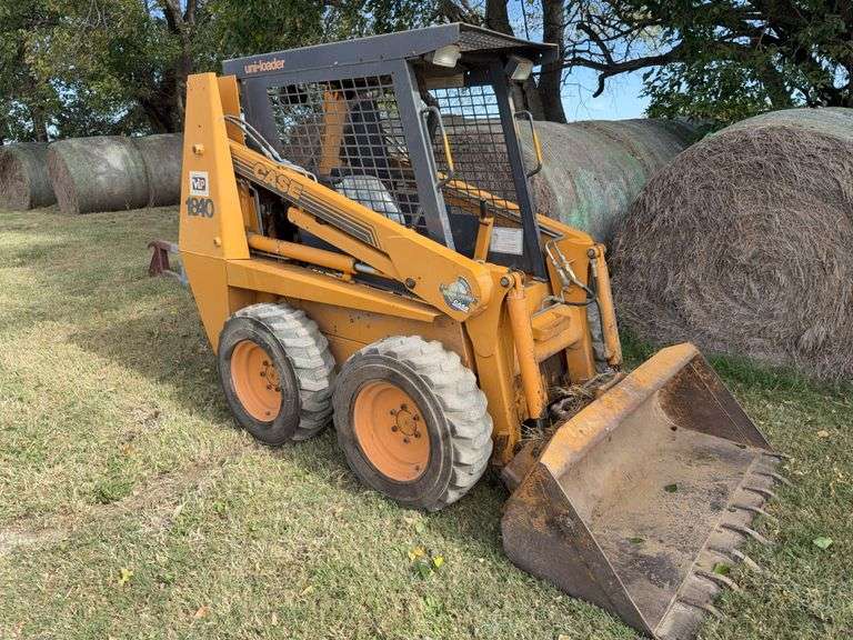 Case 1840 Uni-Loader Skid Steer, 62 inch bucket, diesel, runs & drives, Ser #JAF0222420, 1265 hrs image