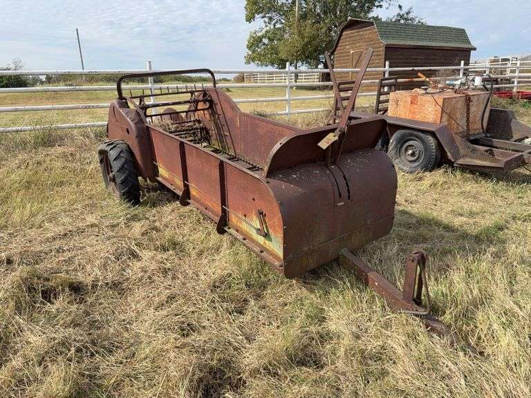 John Deere Manure Spreader, tires flat image