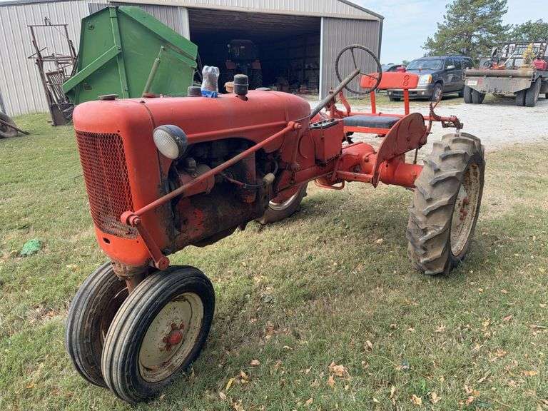Allis Chalmers Model C Tractor Ser #042125, narrow front, turns over but won't start image