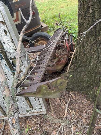Salvage incl sickle mower, flatbed iron cart, and more salvage image