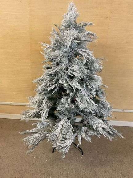 4ft frosted Christmas tree image