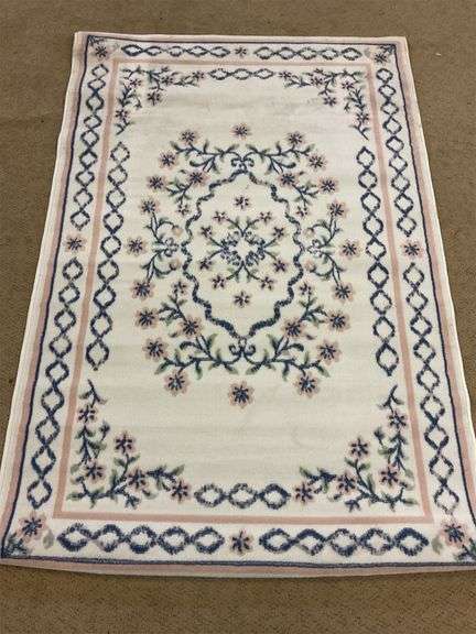 White floral area rug (48 in x 72 in) image