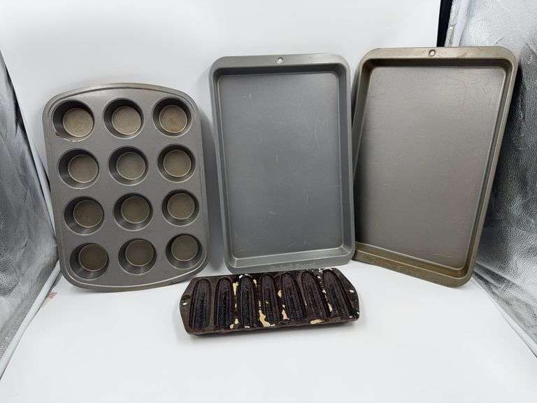 Bakers Secret & unmarked Baking Pans image