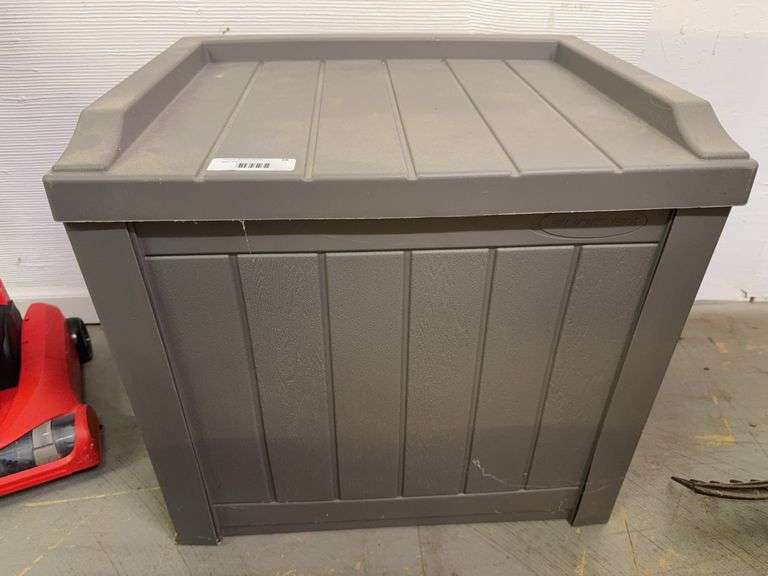 22-Gallon Suncast Storage Seat image