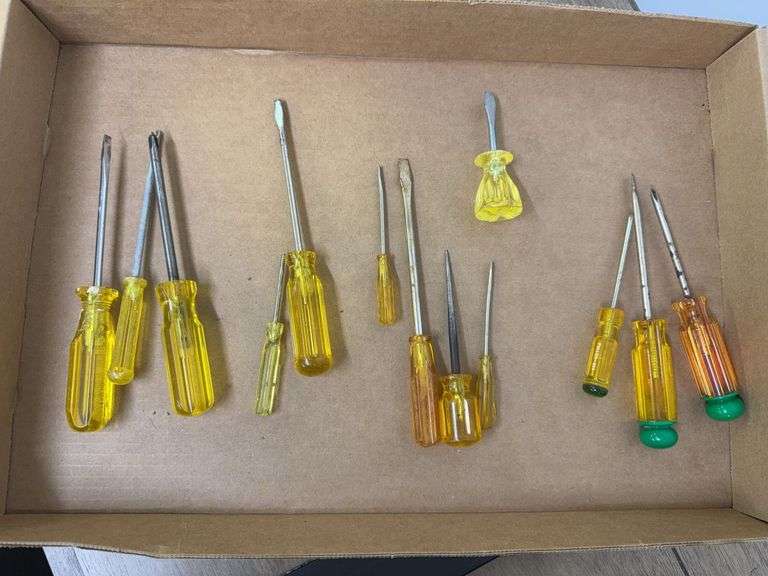 Mixed Lot of Assorted Screwdrivers image