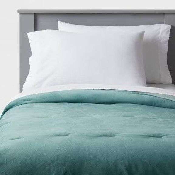 Full/Queen Kids' Quilt Velvet Twilight Green - Pillowfort image