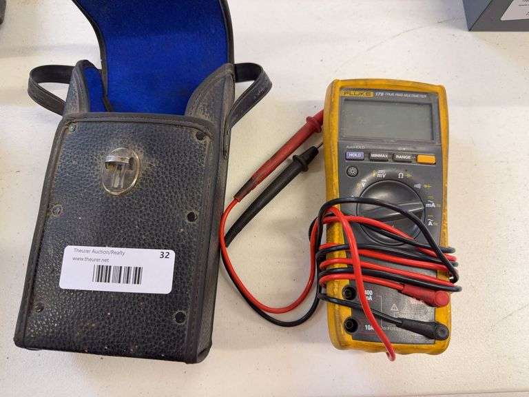 Fluke 77B True RMS Multimeter with Case image