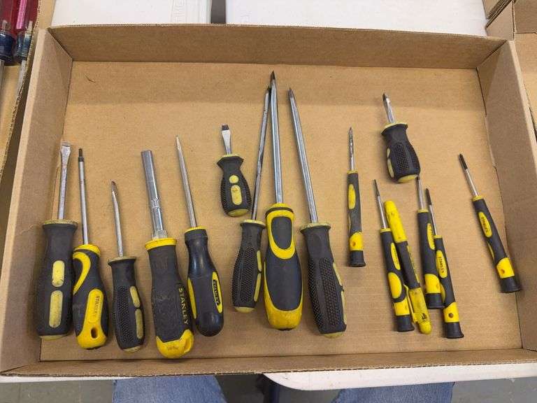 Mixed Lot of Assorted Screwdrivers - Stanley image