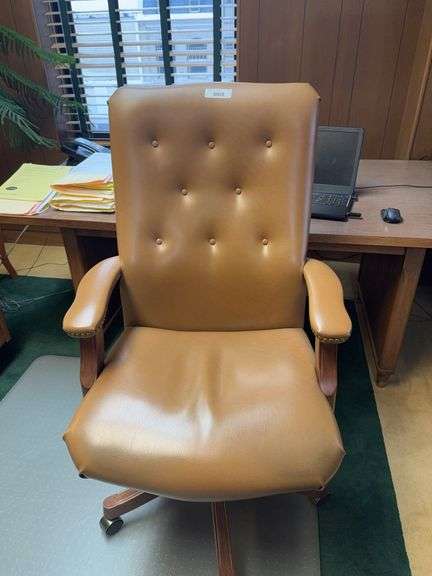 Executive Office Chair with Tufted Back image