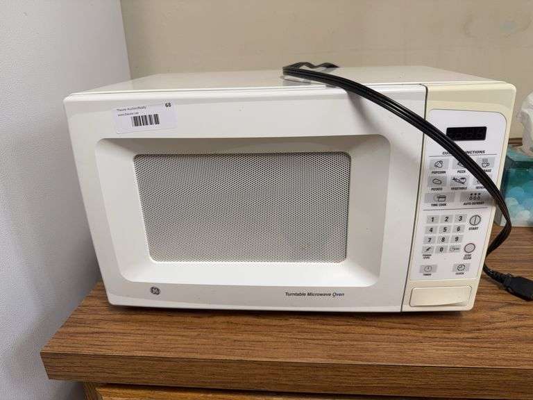 GE Turntable Microwave Oven image