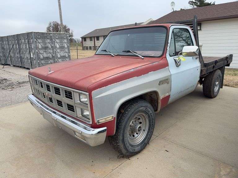 1982  GMC  C/K Pickup 1982 GMC Sierra Classic 1500 Flatbed Truck, VIN #1GTDC14H7CF722209 image