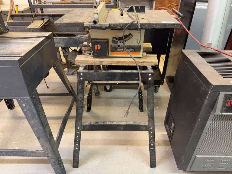 Black & Decker 8" Table Saw on Stand, powers on image