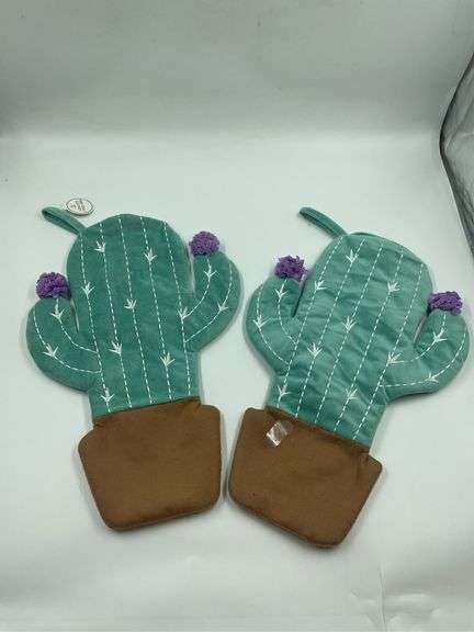 Pair of Cactus Oven Mitts image