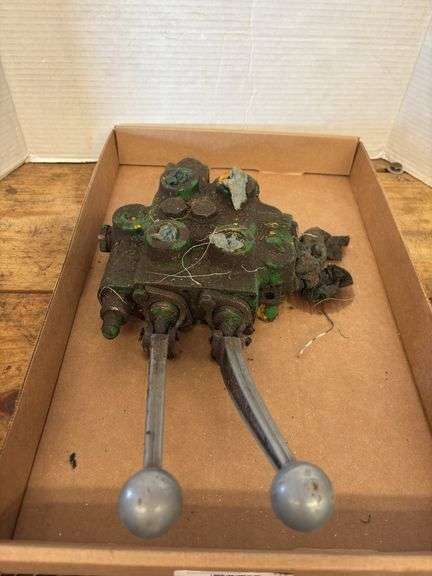 John Deere Tractor Hydraulic Valve image