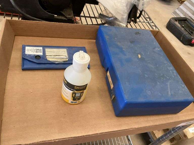 Pin Gauge Set, Thickness Gauge Fluid, and Radius Gauge Set image