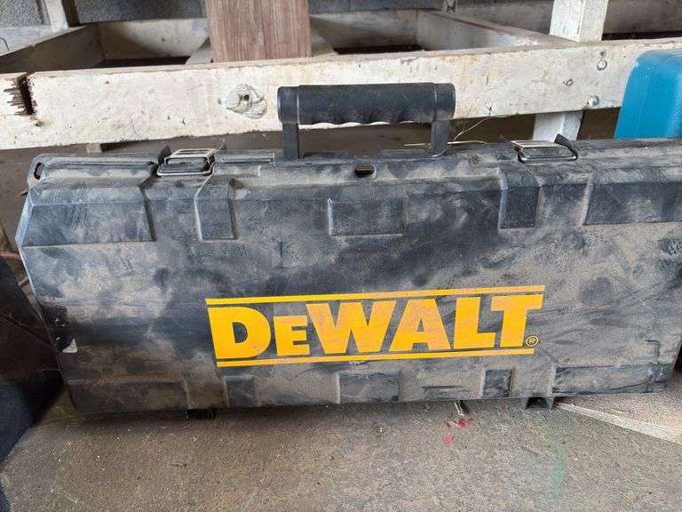 DeWALT Reciprocating Saw with Case image