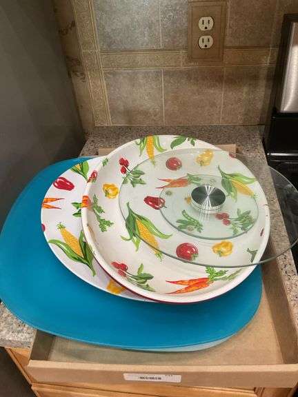 Vegetable Motif Serving Set with Lazy Susan image
