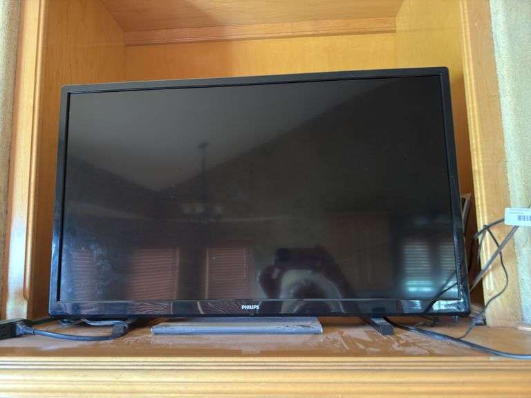 Philips TV w/Roku, 32" image