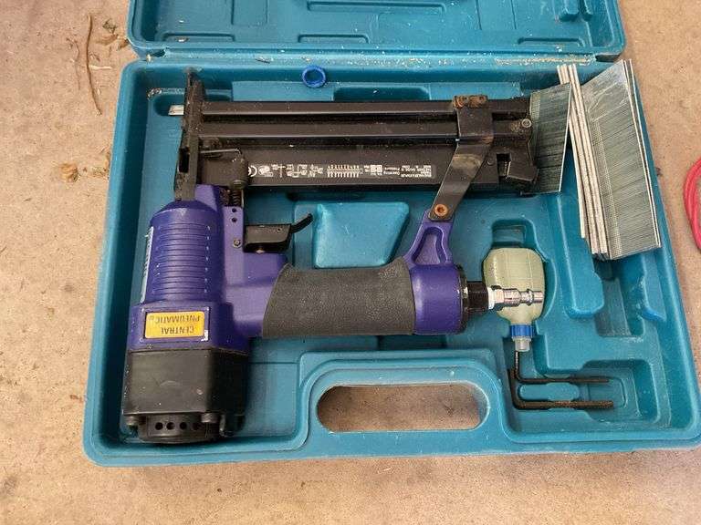 Central Pneumatic 2-in-1 Air Nailer/Stapler Kit image