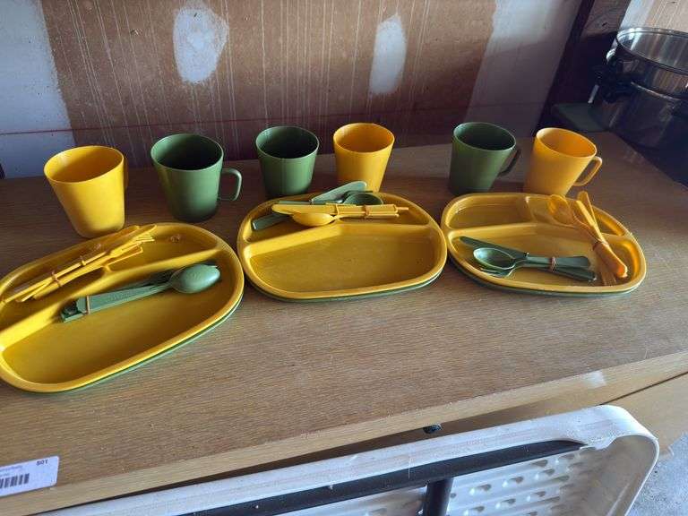 Basket Ville Yellow and Green Compartment Plates, Cups, and Utensils image