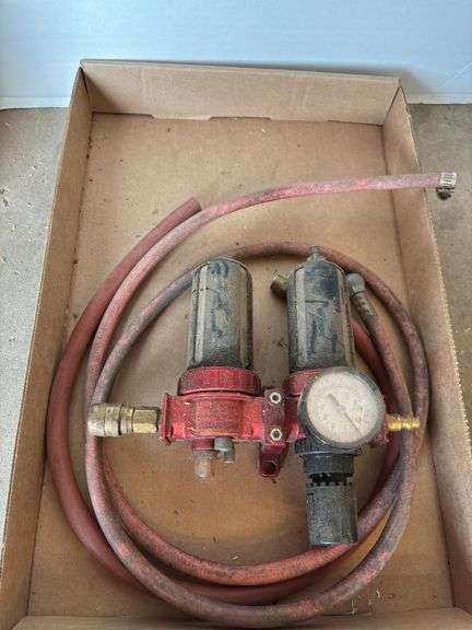 Air Compressor Filter and Regulator with Hose image