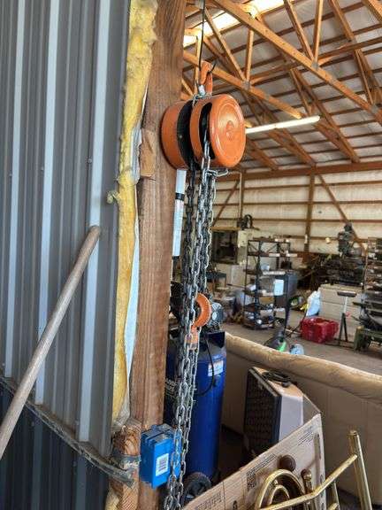 Chain Hoist image