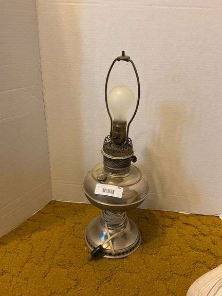 Vintage-Style Converted Oil Lamp Table Lamp image