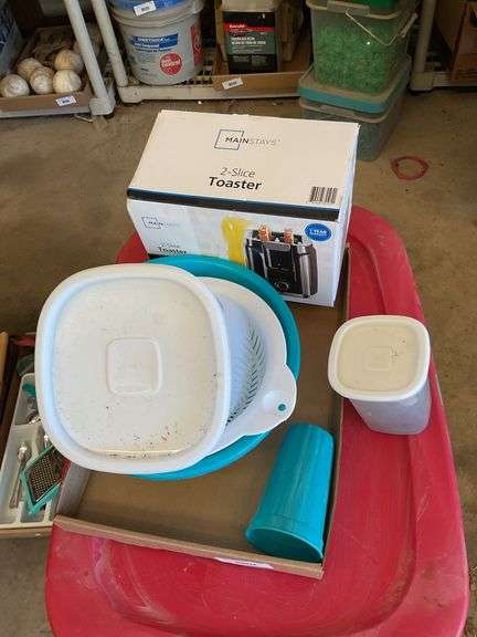 Mainstays Toaster & Kitchen Utensil Lot image
