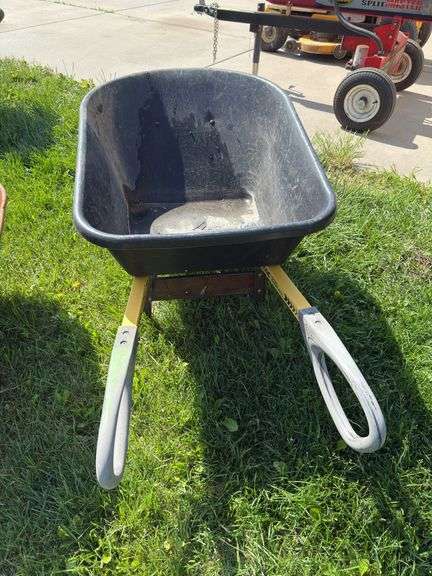 True Temper Wheelbarrow image