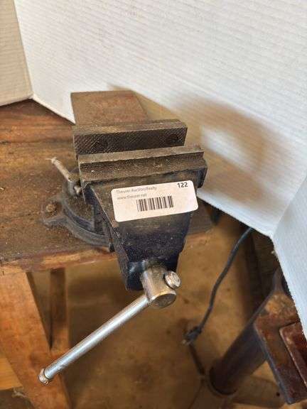 Anvil Bench Vise (Bring tools to remove) image