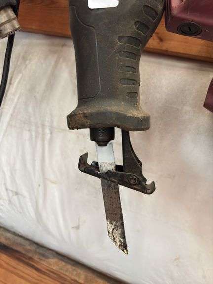 Reciprocating Saw image