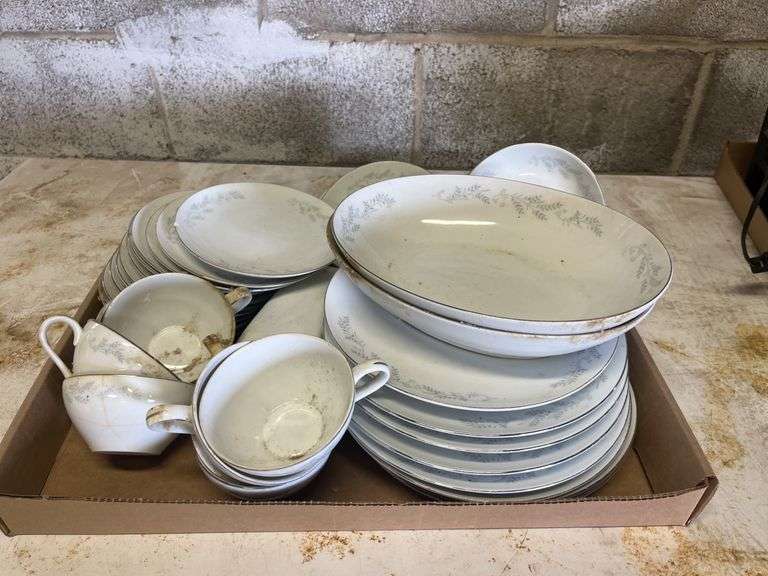Royalton China Co. Translucent Porcelain Fine China E.G. 3901 SE Set image