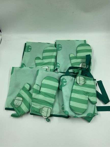 Star Wars Kitchen Linen Set - Apron, Mitts, and Towels image
