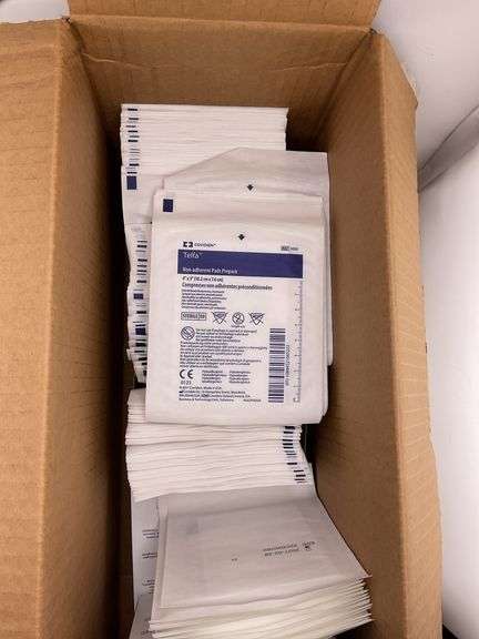 Box of Covidien Telfa Non-Adherent Pads Prepack image