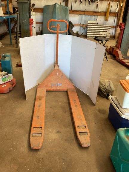 R-Quip Manual Pallet Jack image