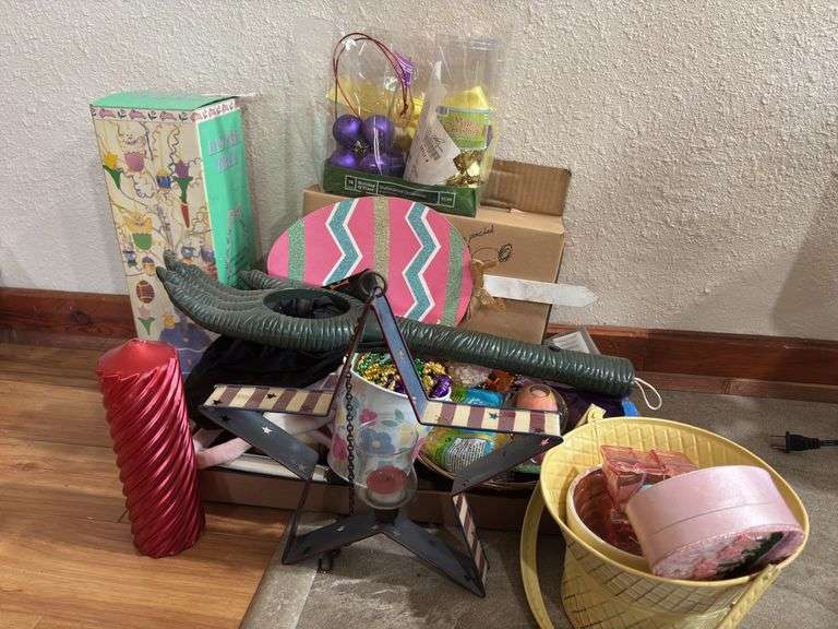 Mixed Lot of Holiday and Decorative Items