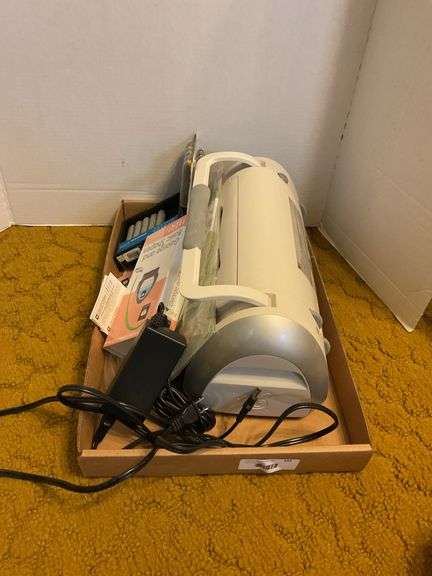 Cricut Personal Electronic Cutter w/ Accessories image