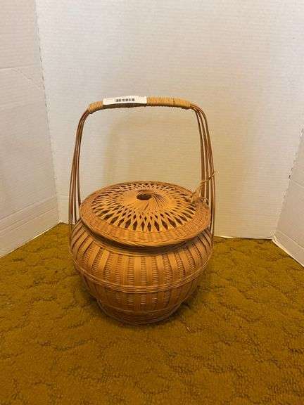Woven Basket with Lid and Handle image