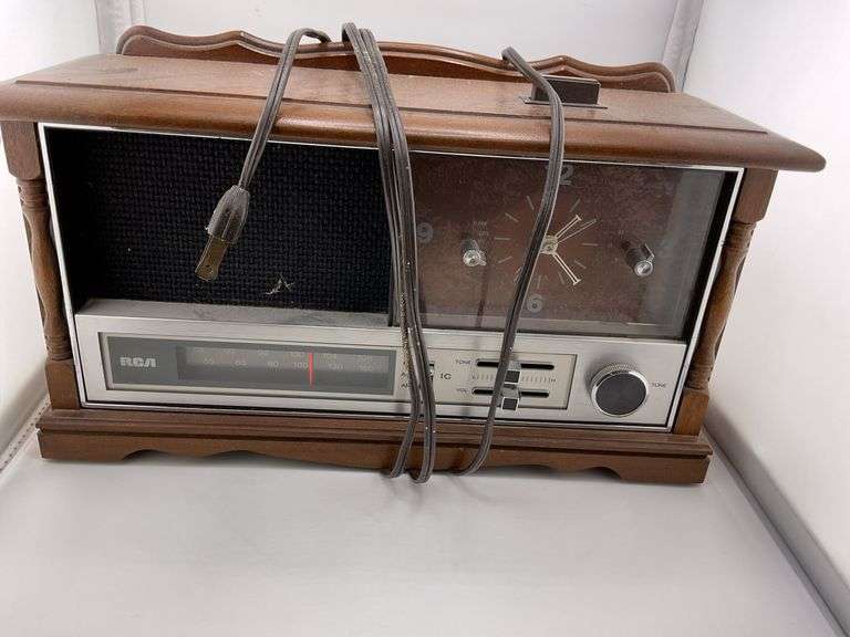 RCA Model RWS 484B AM/FM Clock Radio image