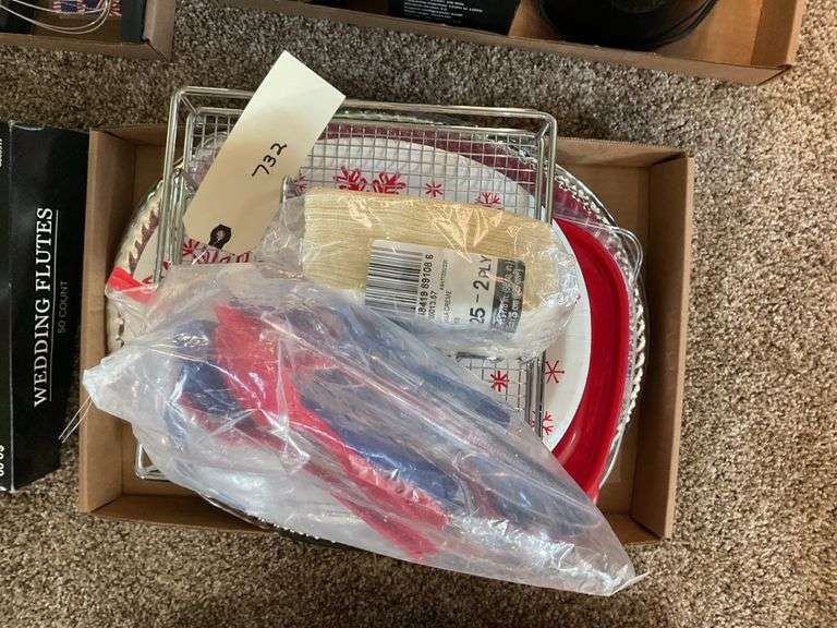 Holiday Dinnerware and Utensils Set image