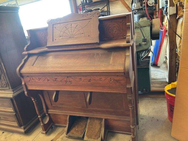 Story & Clark Reed Organ, Chicago USA (43" x 24" x 48") image