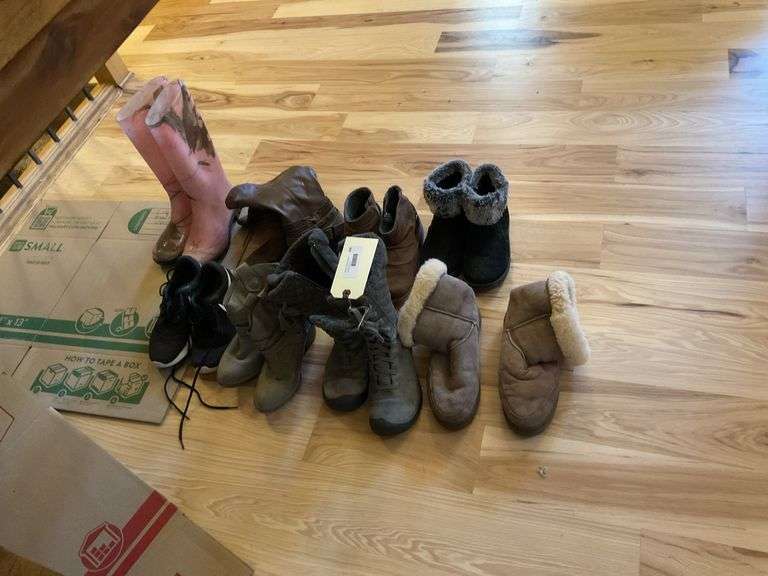 Size 7, women’s boots and shoes image