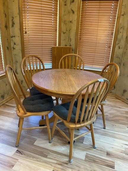 Round Oak Dining Table (42" diameter x 31" tall), 5 Chairs and Leaf image